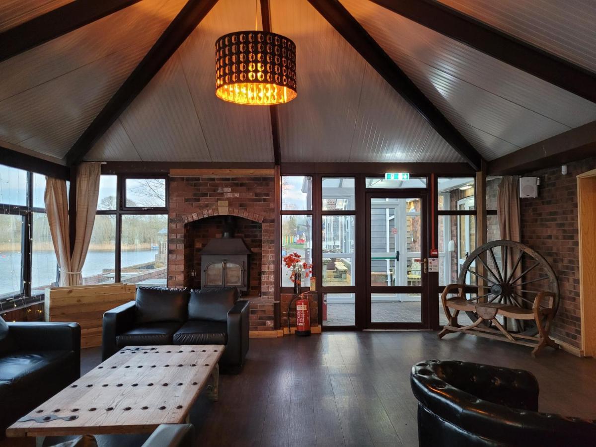 7 Lakes Breaks At 7 Lakes Country Park Crowle  Extérieur photo