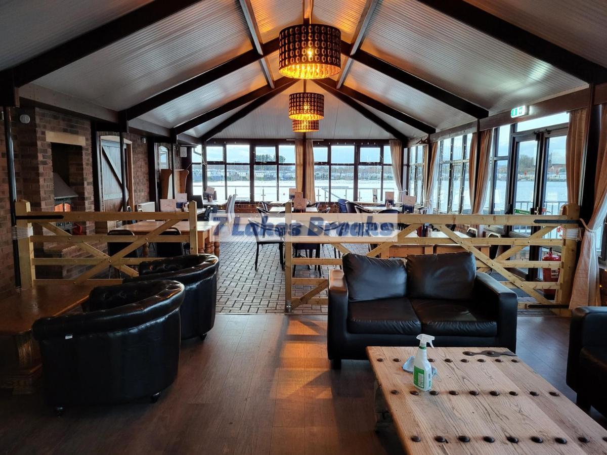 7 Lakes Breaks At 7 Lakes Country Park Crowle  Extérieur photo