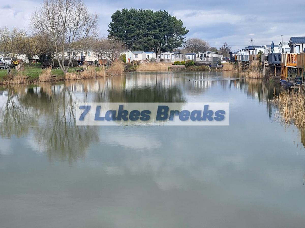 7 Lakes Breaks At 7 Lakes Country Park Crowle  Extérieur photo