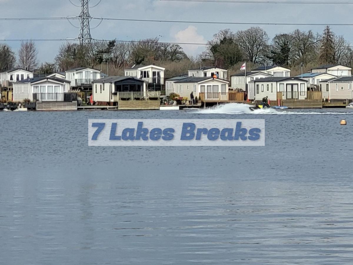 7 Lakes Breaks At 7 Lakes Country Park Crowle  Extérieur photo